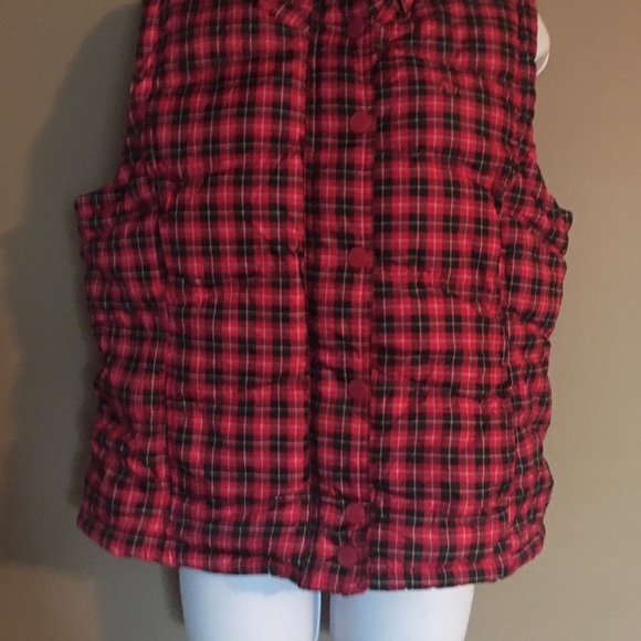 Aeropostale pink and black puffer vest. - Picture 2 of 4